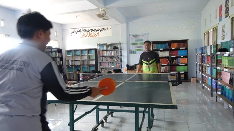 EKSTRAKURIKULER TENIS MEJA